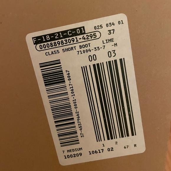 UGG W CLASSIC
SHORT
5825 W / FRN - Picture 5 of 7